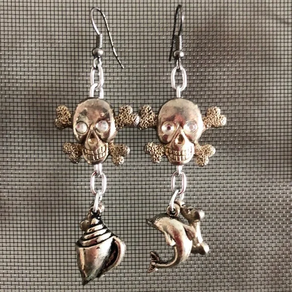 Pirate theme earrings !! - Picture 1 of 5
